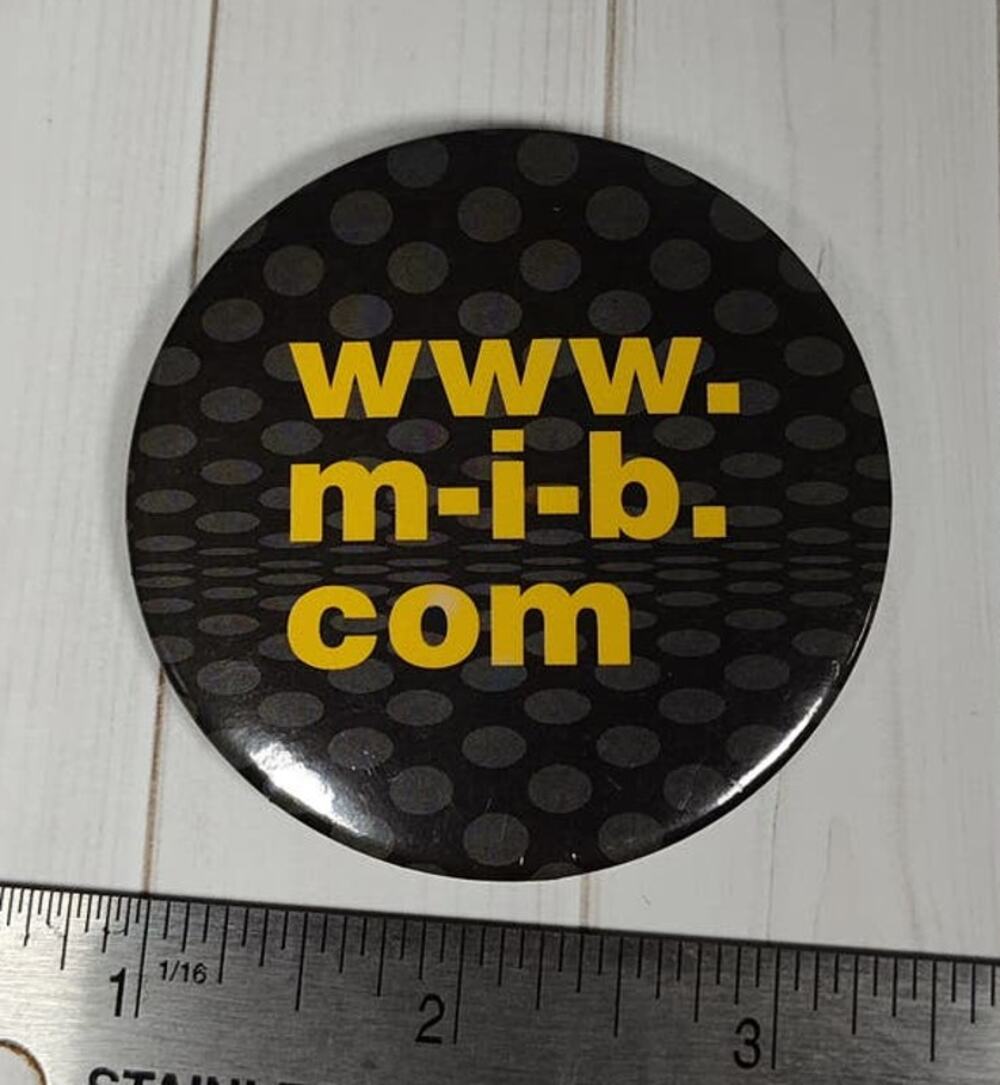 Men In Black Movie Promo Pin Badge Button Pinback Smith, Jones, Fiorentino, Torn